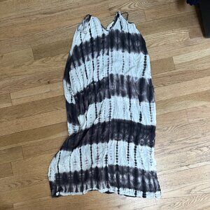 Black and white tie-dye maxi dress with pockets